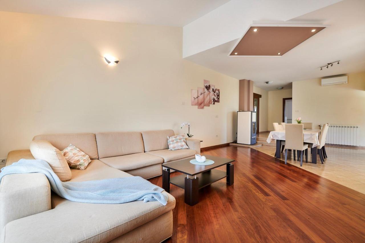 Villa Bartona For 8 Persons With Private Swimmingpool PUY Eksteriør bilde
